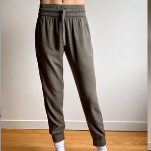 Aritzia Sunday Best Grenville Jogger Pants sz Small Dark Olive Green Twill